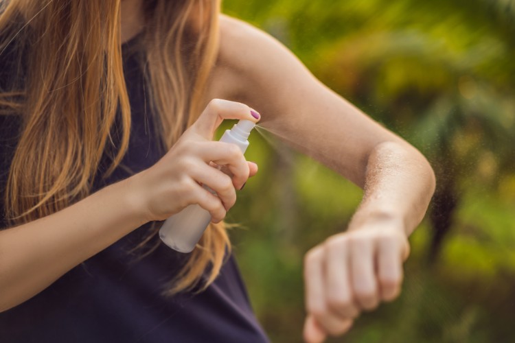 Easy, Home-made healthy and nature friendly spray against mosquitos with only 3 ingredients